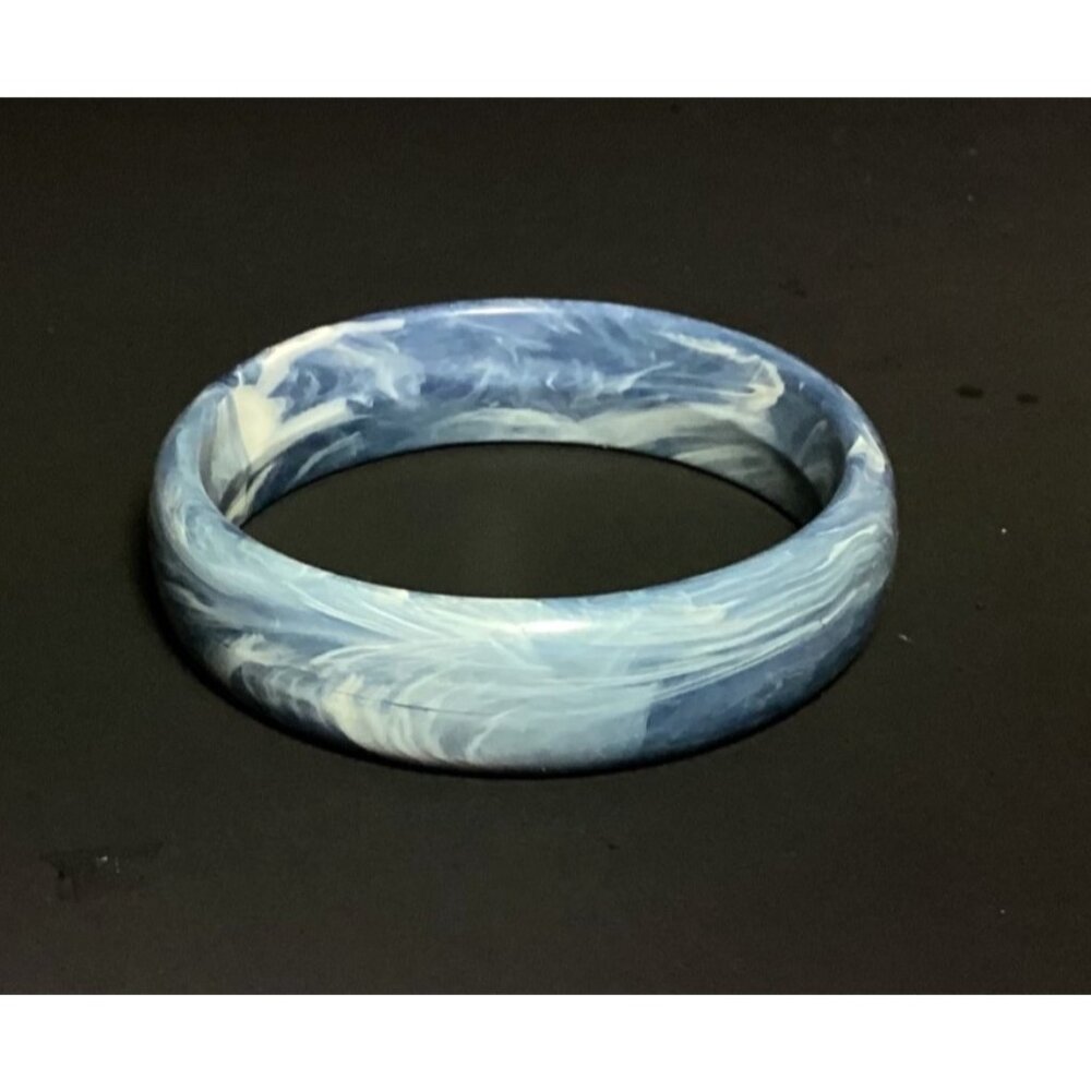 Vintage Marbled Denim Blue and White Lucite Bangle Bracelet Mod - Picture 3 of 6